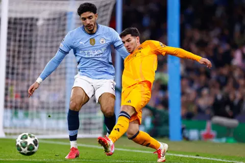 مباريات اليوم السبت.. مرموش يقود ظهور المصريين المُحتمل.. وقمة بالدوري الإيطالي